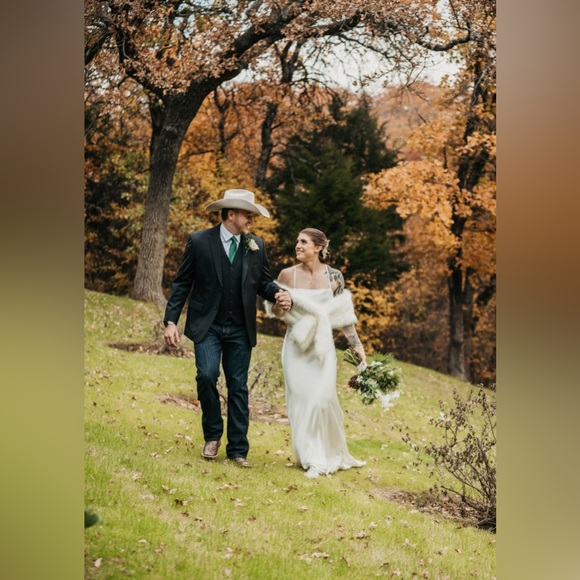 Anna Be’s “The Label” Satin Wedding Dress - Picture 5 of 6